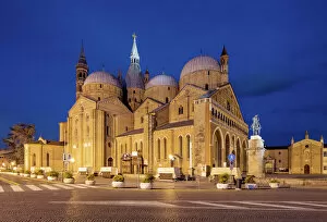 Images Dated 25th April 2017: Basilica of Saint Anthony of Padua