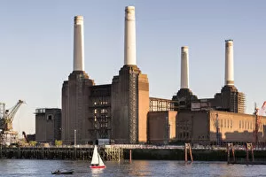 Images Dated 16th April 2014: Battersea Power Station