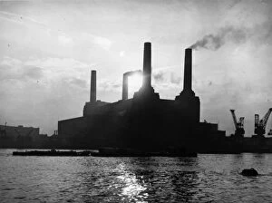 Images Dated 31st March 2016: Battersea Power Station Silhouette
