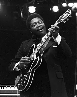 BB King Performing