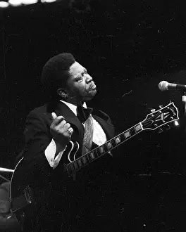 BB King Performing