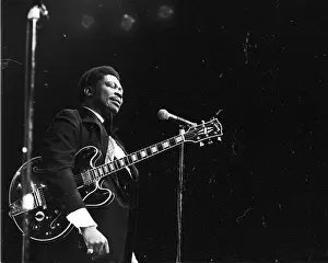 BB King Performing