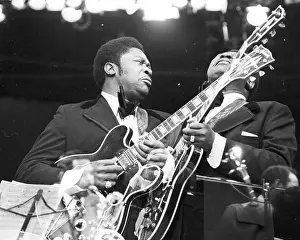BB King Performing