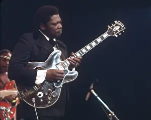 BB King Performing