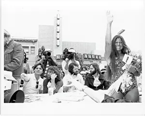 Beach Boys Sign Autographs
