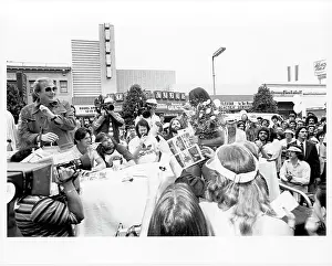 Beach Boys Sign Autographs