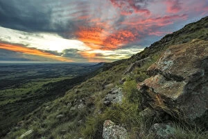 Sunse Gallery: Beautiful Sunset from the top of the Magaliesberg Mountain Range looking towards the flat expanse