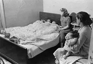 M Mis Slum Bri Prints: Six In A Bed
