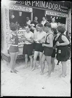 Long Beach Prints: Bee Jackson Selling Hot Dogs