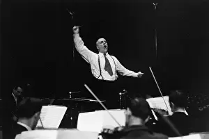 Beecham Conducts