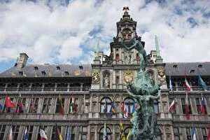 Images Dated 9th July 2015: Belgium, Flanders, Antwerp, Grand Place, Town hall and brabo fountain