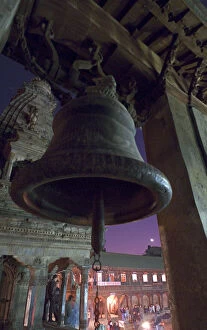 Images Dated 19th November 2009: A Bell in the Dubar Square