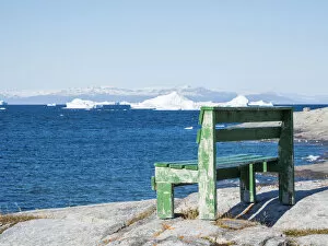 Wooden Gallery: Bench next to Disko Bay, Oqaatsut (Rodebay), Greenland, Denmark