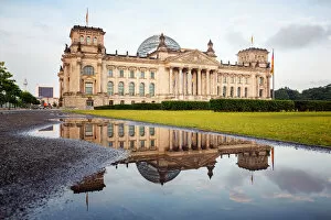 Images Dated 27th July 2016: Berlin Reichstag View