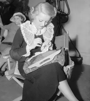Bette Davis Crochets on Set