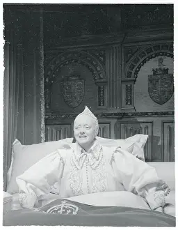 Bette Davis as Queen Elizabeth in Sir Walter Raleigh