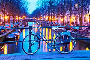 Images Dated 3rd April 2010: A bicycle on a bridge at dusk, Amsterdam