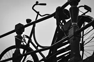 Metropolitan Prints: A Bicycle Culture That Moves Amsterdam