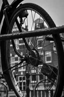 Metropolitan Prints: A Bicycle Culture That Moves Amsterdam