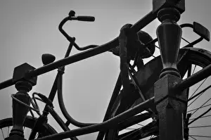 Metropolitan Prints: A Bicycle Culture That Moves Amsterdam