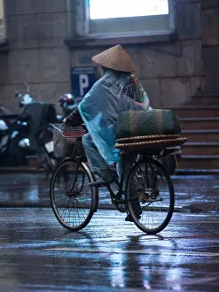 Images Dated 11th January 2017: Bicycle vendor, hawker, bicycle, rain, street, vertical