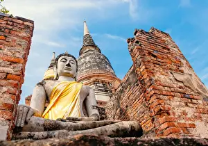 Ayuthaya Prints: Big buddha image and pagoda in Ma Ha That temple