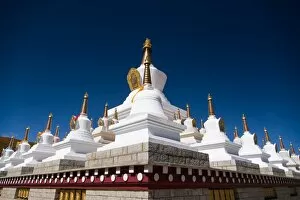 Big Tibetan stupas in Daocheng