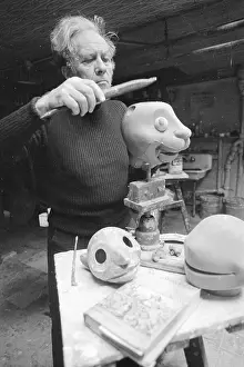 Bil Baird Creating a Rabbit Head