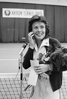 Prize Prints: Billie Jean King Speaks To Crowded Gym