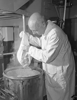 Birdseye Placing Carrots in Steamer