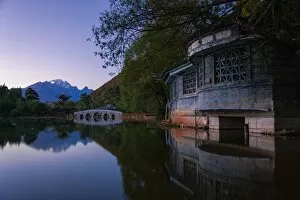 Images Dated 14th October 2012: Black Dragon Pool Park in Lijiang