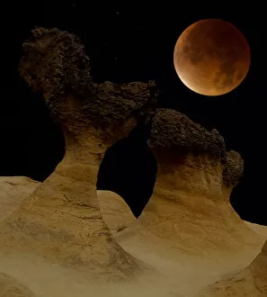 Spectacular Blood Moon Art Gallery: Blood moon over Yehliu