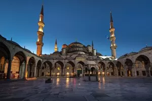 Images Dated 29th September 2015: Blue Mosque at Night