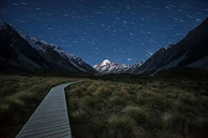Boardwalk in the Hooker valley in the middle of stars tail to Aoraki national park