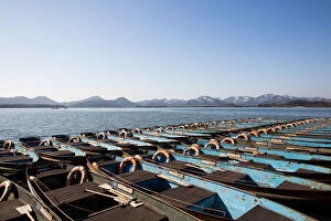 Images Dated 25th January 2016: Boats docked on the West Lake, Hangzhou, Zhejiang, China