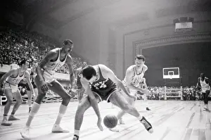 Bob Cousey Dropping Ball Between Legs