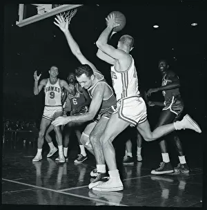 Bob Petitt Prints: Bob Cousy Blocking Vern Hatton