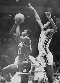 Basketball Uniform Prints: Bob Dandridge Shooting in Front of Joe Bryant