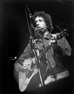 Bob Dylan Performing