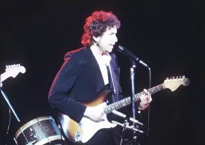 Bob Dylan Performs