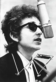 Bob Dylan Records Bringing It All Back Home