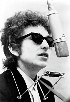 Bob Dylan Records Bringing It All Back Home