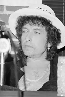 Bob Dylan Wearing A White Hat