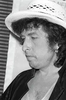 Bob Dylan Wearing A White Hat