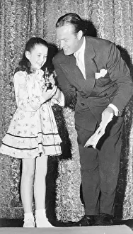 Graumans Chinese Theater Prints: Bob Hope Presenting Oscarette to Margaret O'Brien