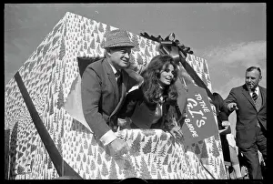 Bob Hope and Raquel Welch Break Through