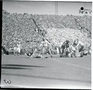 Pasadena Prints: Bobby Grayson Running with Ball