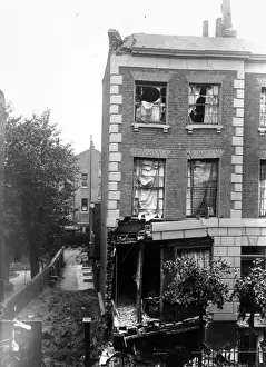 H War 1914 18 Home Bri Dam Prints: Bomb Damaged House