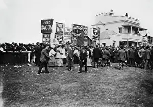 Huty38029 Prints: Bookies At The Epsom Derby
