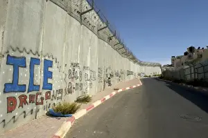 Border fortification between Israel and the Palestinian territories in the West Bank near Ramallah, Middle East